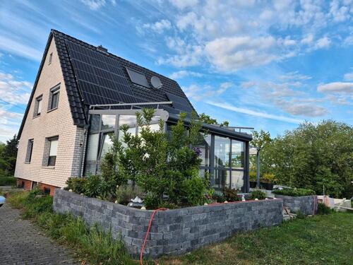 Foto - Haus mit Wintergarten und 1500qm Grundstück