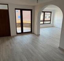 Schöne 3,5 Zimmer mit Balkon - 1.050,00&nbsp;EUR Kaltmiete, ca.&nbsp; 91,00&nbsp;m&sup2; in Niefern-Öschelbronn (PLZ: 75223)