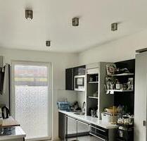 Helles, teilmöbliertes Reihenhaus mit 4,5 Zimmern, Einbauküche un - Neuss Erfttal