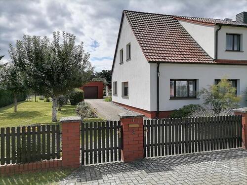 Foto - Doppelhaushälfte mit Garage und großem Garten
