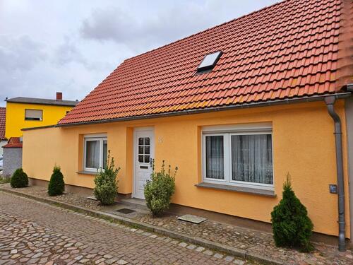 Foto - Reihenendhaus mit Garagen und Innenhof