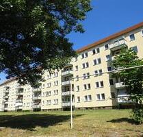 Geräumige 3-Raum Wohnung mit Balkon und Aufzug! - Sandersdorf-Brehna