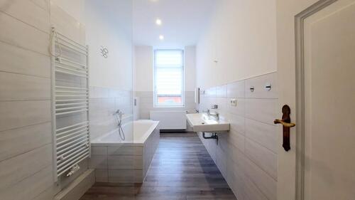 Foto - Helle 4-Zimmer-Wohnung mit großzügigem Bad und Einbauküche im Herzen von Aschersleben