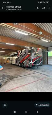 Foto - Stellplätze für Wohnwagen in einer Halle mit Strom