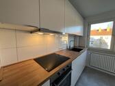 Foto - Erstbezug nach Renovierung - 2 Zimmer mit Einbauküche und Balkon