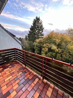 Foto - 4,5 Zimmer-Dachgeschosswohnung verteilt über zwei Etagen mit Küche und dem Balkon zum Garten!