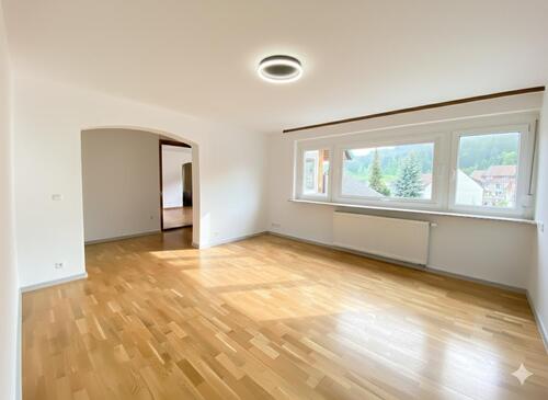 Foto - Geräumige 4-Zimmer Wohnung zentral in Seelbach * EBK * Stellplatz * Keller * 1. OG * ab 01.01.2026