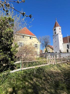 Foto - Saniertes Pfarrhaus mit 230 m² Fläche & 1,296 m² Garten Bauland