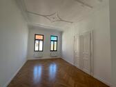 Foto - Erstbezug nach Sanierung: Stilvolle 5-Zimmer-Altbauwohnung