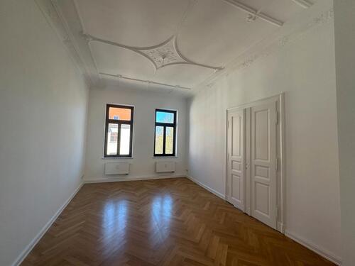 Foto - Erstbezug nach Sanierung: Stilvolle 5-Zimmer-Altbauwohnung