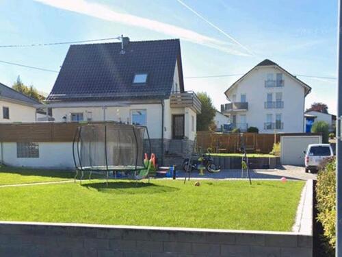 Foto - Einfamilienhaus freistehend, mit großem Außengelände