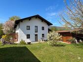 Foto - Vielseitiges Zweifamilienhaus mit großem Potenzial