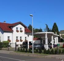 Einfamilienhaus mit Garagen & vielseitig nutzbarer Gewerbeeinheit - Dresden Leuben