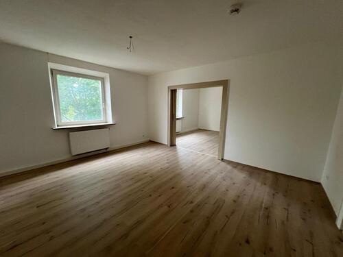 Foto - 3-Zimmer-Wohnung - in zentraler Lage von Hof - 1. Obergeschoss - PKW Stellplatz anmietbar - komplett renoviert