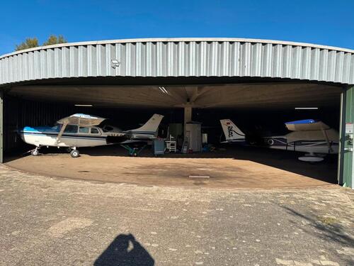Foto - Stellplatz für ein Flugzeug in Hodenhagen