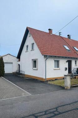 Foto - Doppelhaushälfte Wehingen mit Garten, Terrasse, Garage, Wintergar