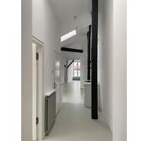 Über den Dächern Berlins! Neu gestaltete, wunderschöne DG-Wohnung mit Terrasse!