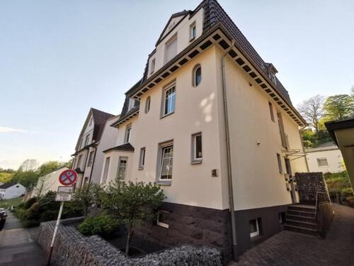 Foto - Modernisierte 95 qm Wohnung in einem ruhigen 3 Parteien-Wohnhaus.