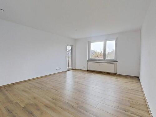 Foto - Helle 3-Zimmer-Erdgeschosswohnung mit BALKON