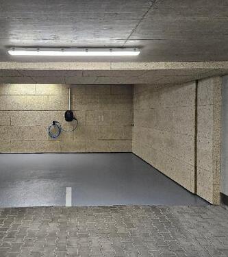 Foto - Tiefgaragenstellplatz mit Wallbox, 22kW (TG-Stellplatz)