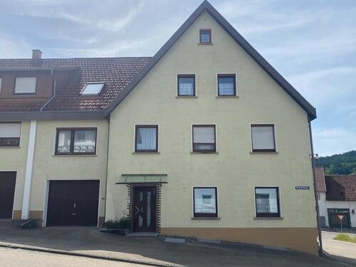 Foto - Großzügige Doppelhaushälfte mit Wintergarten, 3 Garagen und Sauna