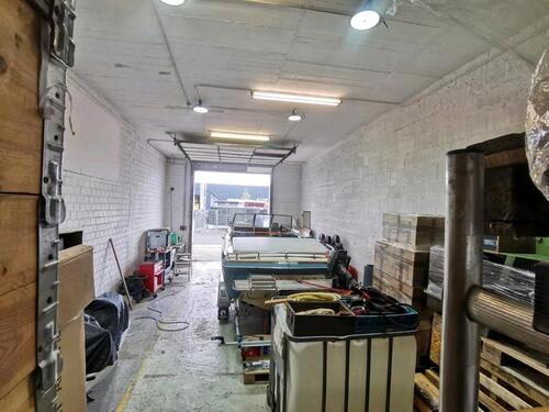 Foto - Kleine Halle mit Büro - 1.060,00&nbsp;EUR Kaltmiete, ca.&nbsp; 90,00&nbsp;m&sup2;