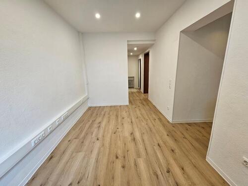 Foto - Büro-Praxisräume im Erdgeschoss - zentral gelegen - frei ab 01.06.2026