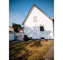 Haus mit Garten und Garage und Fahrradschuppen - Düren Rölsdorf