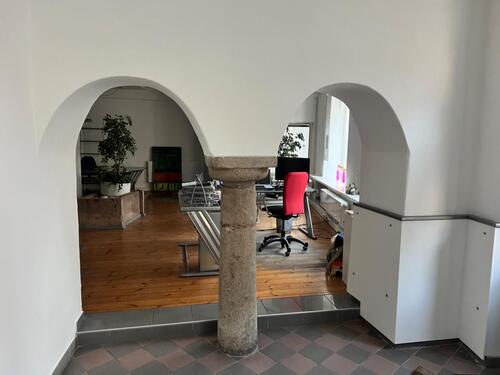 Foto - Schöner Büroplatz incl. Werbeschaufenster in Burghausen zu verm.