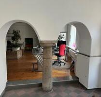 Schöner Büroplatz incl. Werbeschaufenster in Burghausen zu verm.