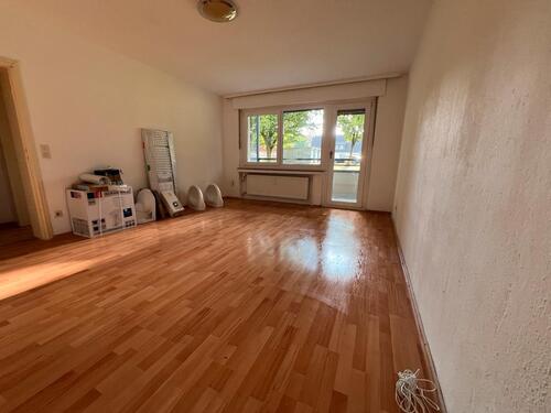 Foto - Zu vermieten, drei Zimmer, Küche, Bad Balkon, Bad frisch saniert