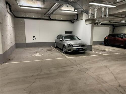 Foto - Großer Stellplatz (Behindertenparkplatz) zur Untermiete