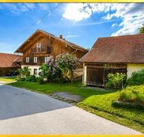 Dreiseithof mit 1325m² Grundstück + Backhaus + Scheunen + PV - Grattersdorf Falkenacker