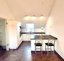 Attraktives 3-Zimmer-Loft mit Loggia in Grasbrunn, 2 x TG, EBK