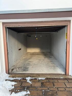 Foto - Garage für Fahrzeug zum Einstellen