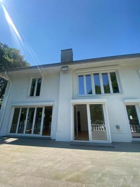 Foto - VILLA MIT TRAUMGARTEN UND POOL - MÖNCHENGLADBACH WINDBERG - PRIVATER TENNISPLATZ - RUHIGE LAGE -