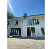 VILLA MIT TRAUMGARTEN UND POOL - MÖNCHENGLADBACH WINDBERG - PRIVATER TENNISPLATZ - RUHIGE LAGE -