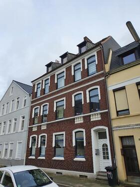 Foto - 3-ZKB-Wohnung im 2. OG mit Gäste-WC, Einbauküche & Gartennutzung