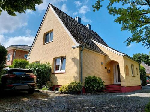 Foto - Einfamilienhaus mit Anbau (kleine separate Wohneinheit)
