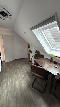 Foto - Zwei Zimmer DG Wohnung. In der Juliusstraße