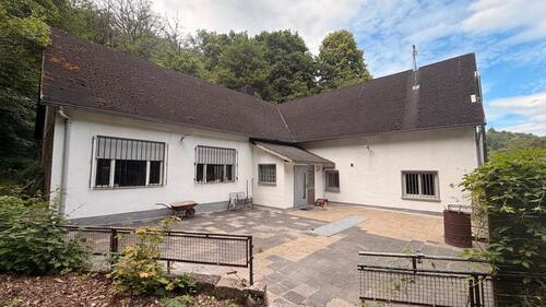 Foto - Haus mit großem Saal, Bar, Terrasse und 800 m² Grundstück