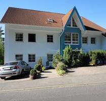 Helle, ruhige, geräumige 2-Zimmerwohnung mit Süd-Dach-Loggia - Bad Bocklet