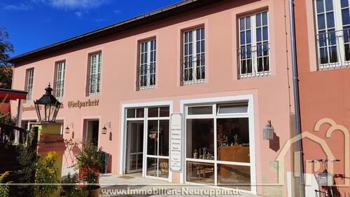 Foto - freundlicher Laden unmittelbar an gastronomisch genutzten Innenhof in zentraler Lage in Rheinsberg