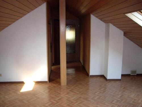 Foto - 2 Zimmer Dachgeschoßwohnung zur Miete in Bruchköbel