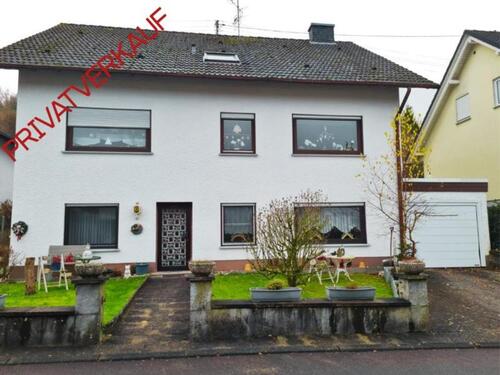 Foto - Einfamilienhaus mit E-Wohnung, großem Grundstück u.1 Garage