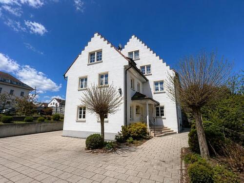 Foto - Sofort bezugsfrei! 4-Zimmer-Maisonettewohnung - historischer Charme trifft moderne Wohnqualität