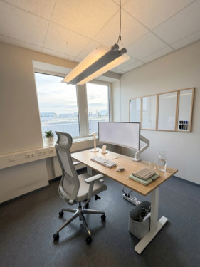 Foto - Helle Bürofläche mit eigenen Stellplätzen im Industriegebiet