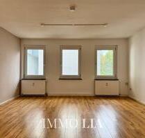 Große 4-Zimmer-Wohnung in Suhl, sehr zentrale Lage, Badezimmer mit Wanne