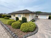 Foto - Lebendiger Wohnraum: Moderner Bungalow in Atzelgift - Privat pro