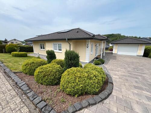Foto - Lebendiger Wohnraum: Moderner Bungalow in Atzelgift - Privat pro